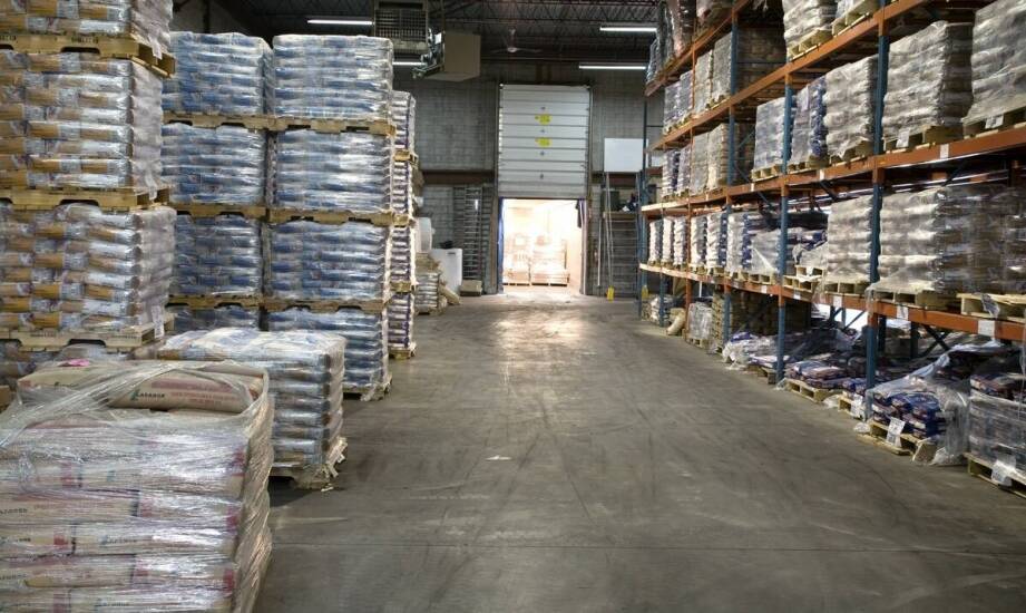 Przechowywanie sezonowych dekoracji – jakie rozwiązania oferuje magazyn do wynajmu?