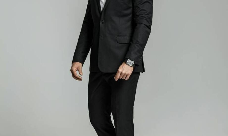 Czarny męski garnitur: co sprawia, że jest ponadczasowym wyborem?