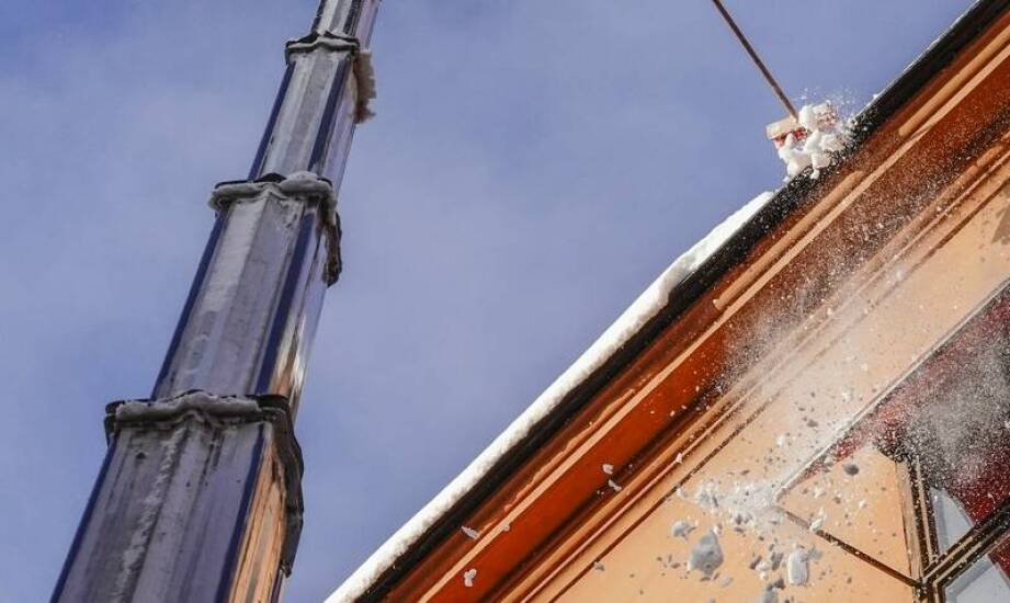 Podnośnik koszowy do usuwania sopli: szybkie i bezpieczne rozwiązanie