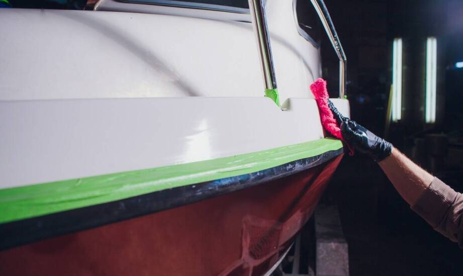 Oklejanie burty łodzi a ochrona przed uszkodzeniami: co warto wiedzieć?