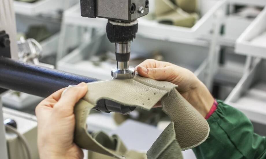 Jak maszynowe plisowanie zmienia oblicze współczesnej mody?