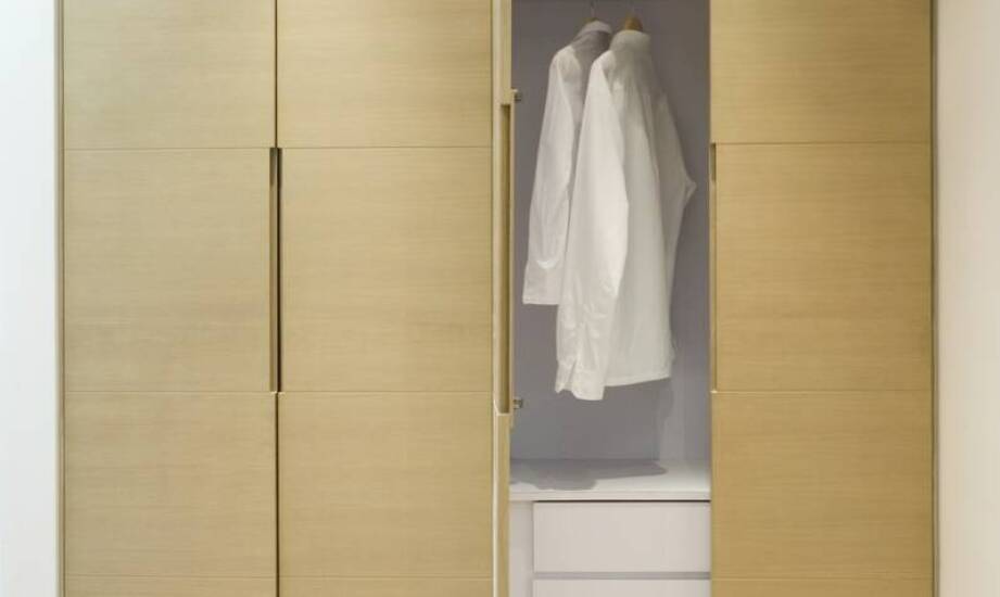 Zalety stosowania pantografów w garderobach o ograniczonej przestrzeni