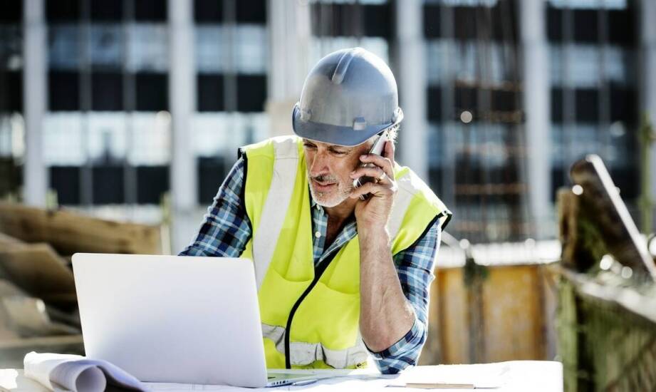 Jak kierownik budowy wspiera zrównoważone praktyki budowlane?