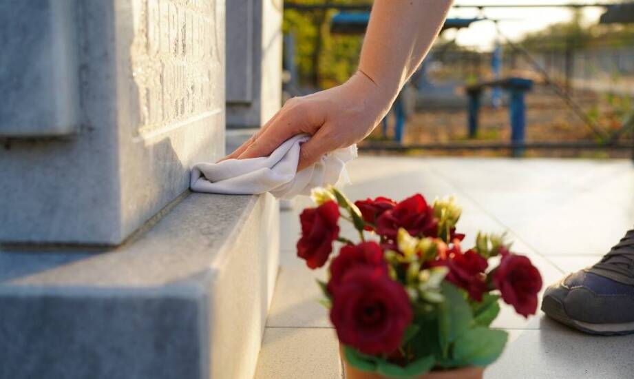 Praktyczne wskazówki dotyczące użycia pisaka do ceramiki w pracach na cmentarzu