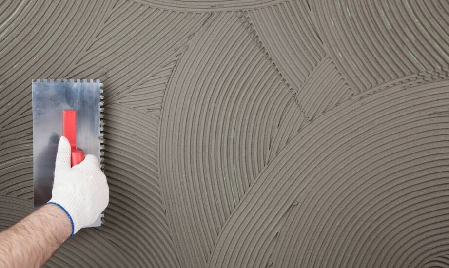 Jakie są zalety elastycznych klejów do płytek?