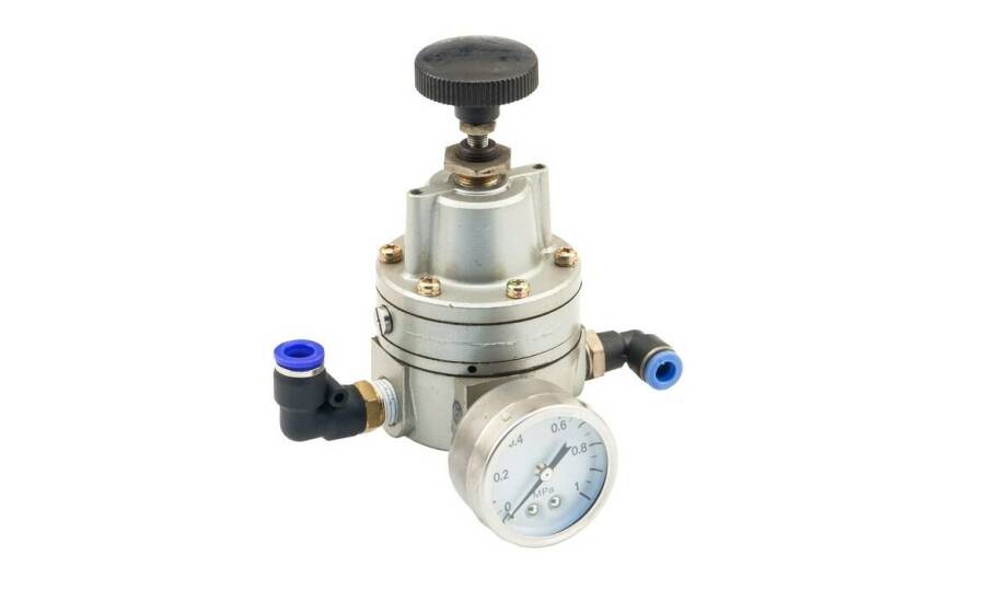 Jakie są wyzwania związane ze stosowaniem reduktorów z rotametrem w różnych gałęziach przemysłu?