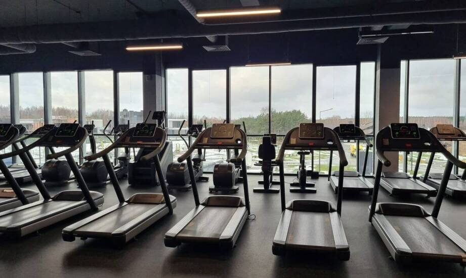 Korzyści z całodobowego dostępu do klubów fitness dla osób zapracowanych