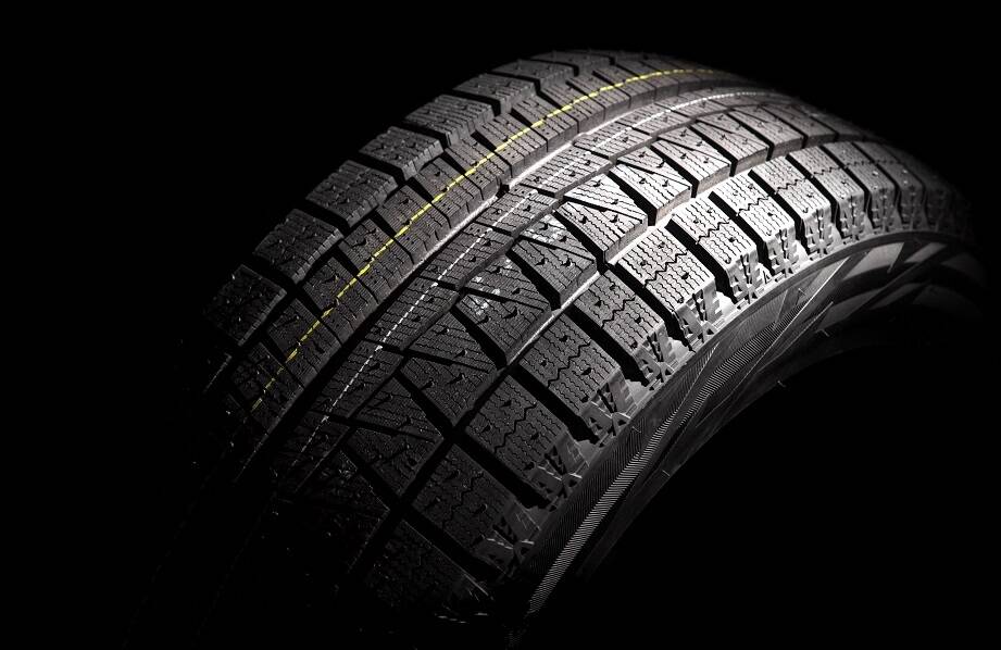 Jakie korzyści niesie ze sobą wymiana na zimowe samochodowe opony przed sezonem?