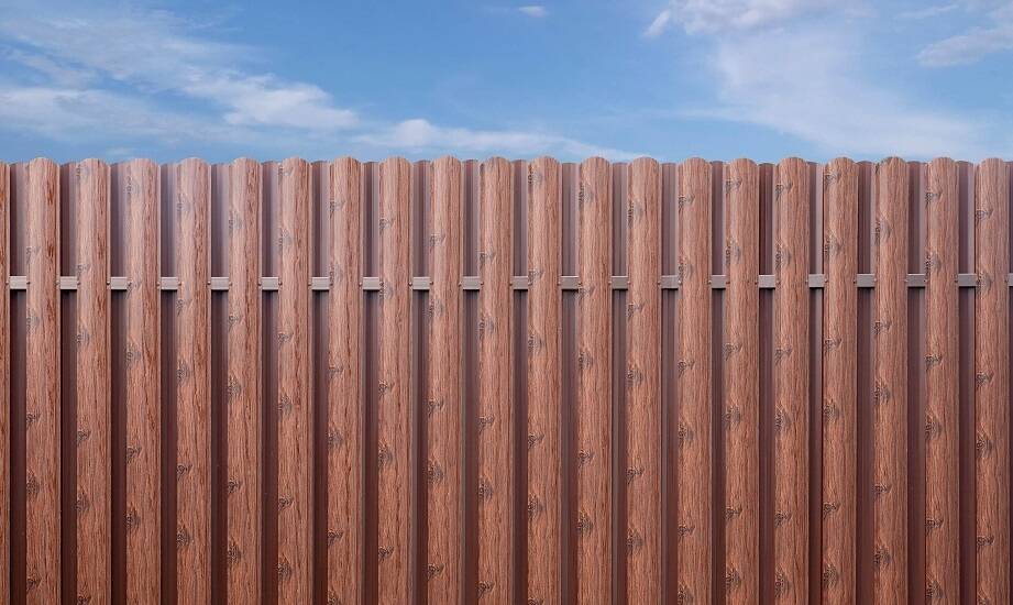 Różnorodność stylów drewnianych ogrodzeń: od klasyki po nowoczesność