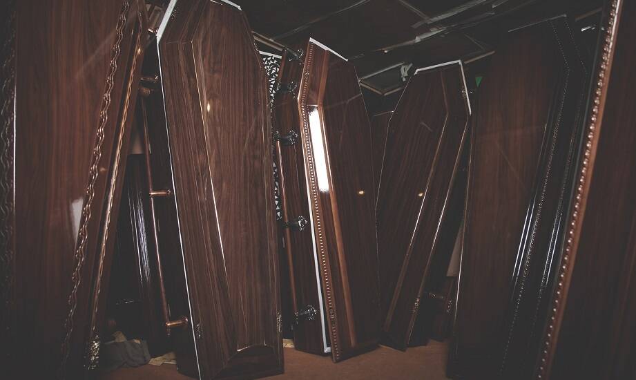 Znaczenie doradztwa przy wyborze trumien i urn w zakładach pogrzebowych w Krakowie