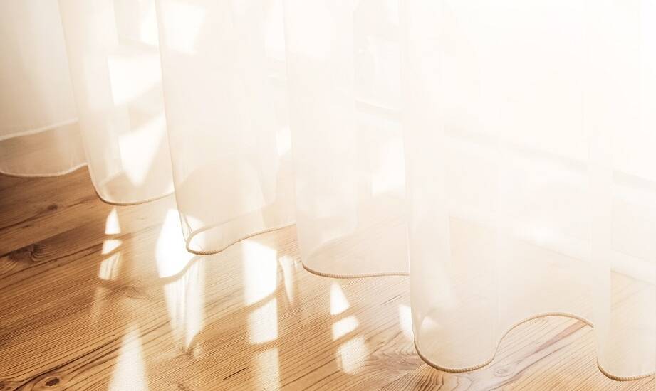 Porady dotyczące wyboru firan na wymiar dla małych przestrzeni