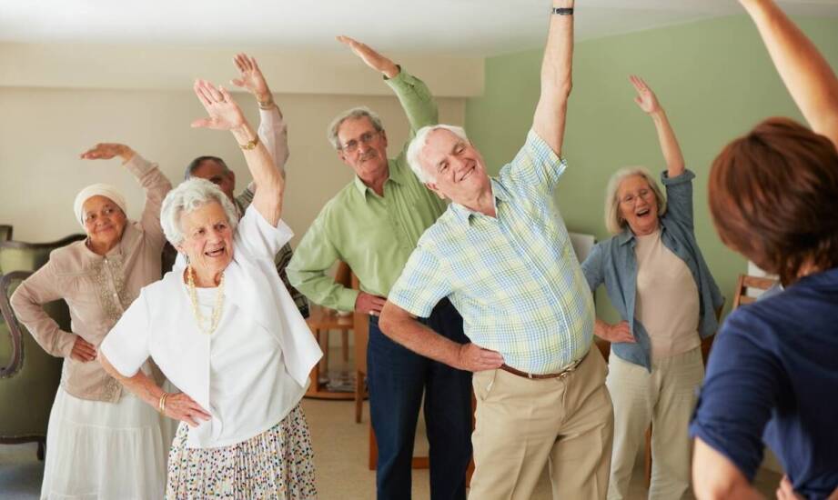Wpływ grupowej gimnastyki na zdrowie seniorów w domu opieki w Pruszkowie