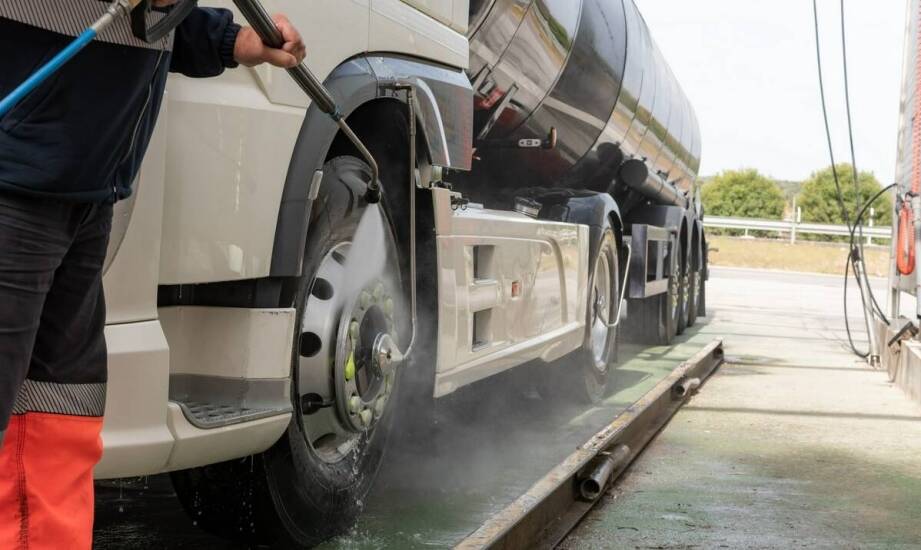 Wulkanizacja opon w terenie – co oferuje mobilny serwis?