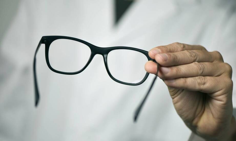 Jakie zalety posiadają progresywne okulary dla osób z różnymi wadami wzroku?