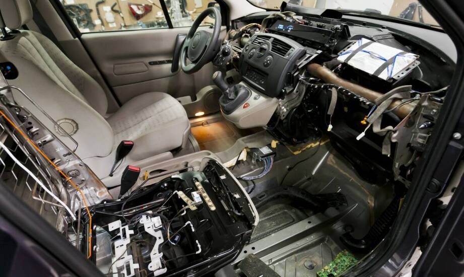 Co warto wiedzieć o kosztach wymiany rozdzielczej deski po kolizji?