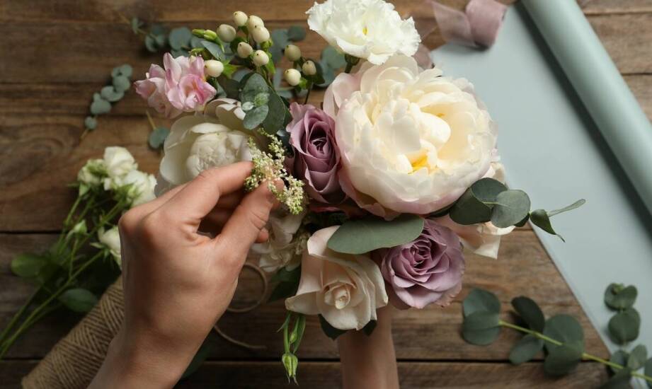 Jakie kwiatowe kompozycje oferować na różne okazje?