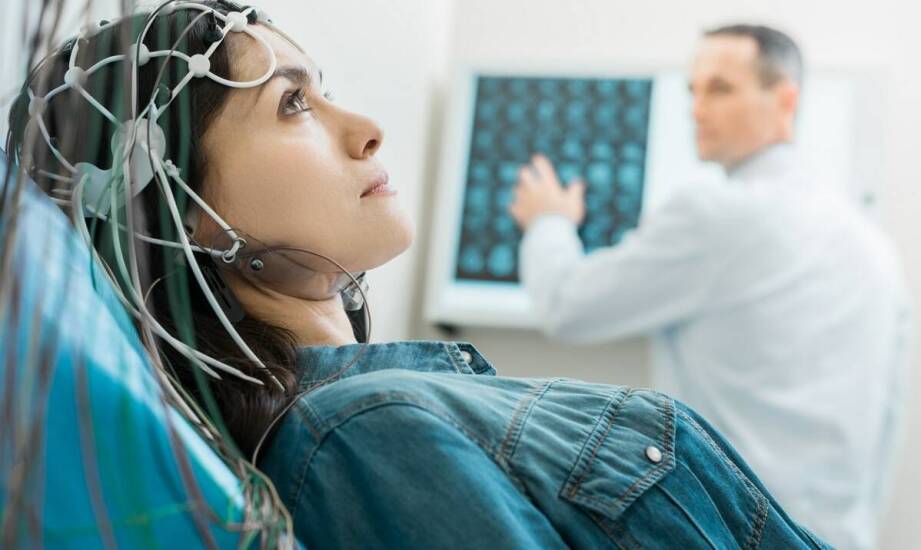 Jak przygotować pacjenta do badania EEG głowy w przypadku padaczkowych napadów?