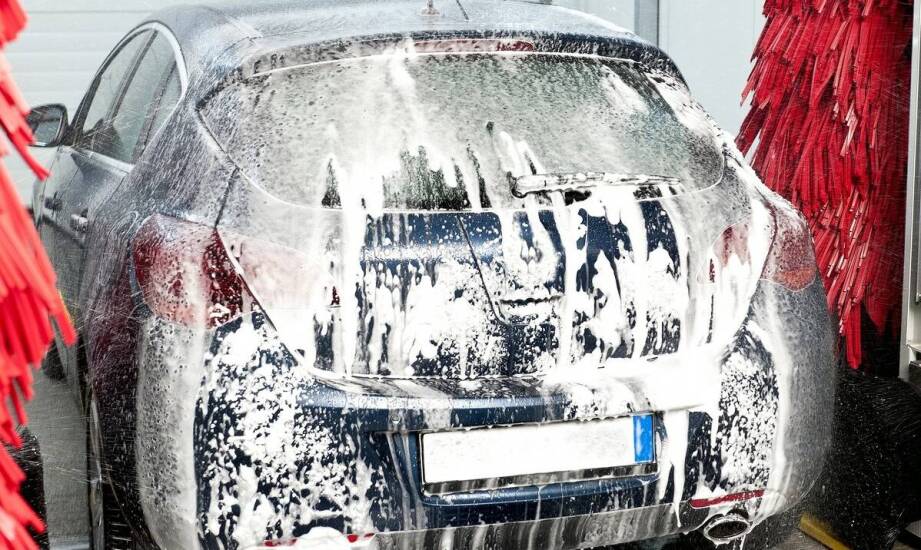 Bezdotykowa myjnia a ochrona karoserii – jakie technologie są stosowane?