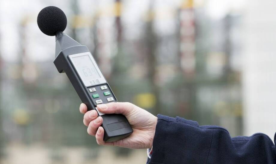 Jakie urządzenia są wykorzystywane do pomiaru hałasu?