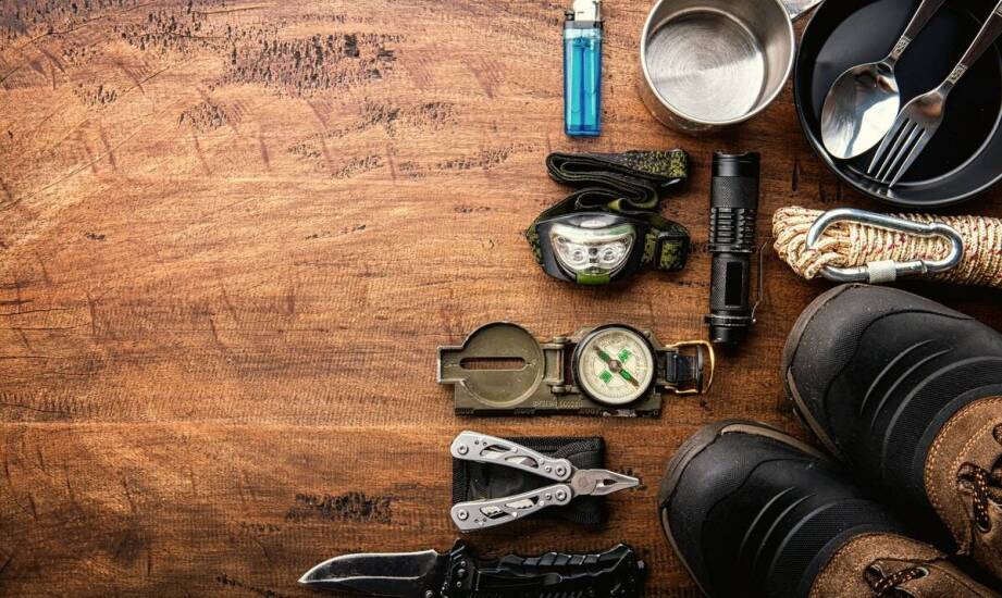 Jakie turystyczne akcesoria oferuje sklep militarny?