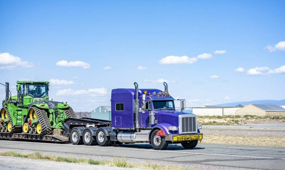 Kluczowe korzyści z użycia samochodowych ciągników w transporcie maszyn