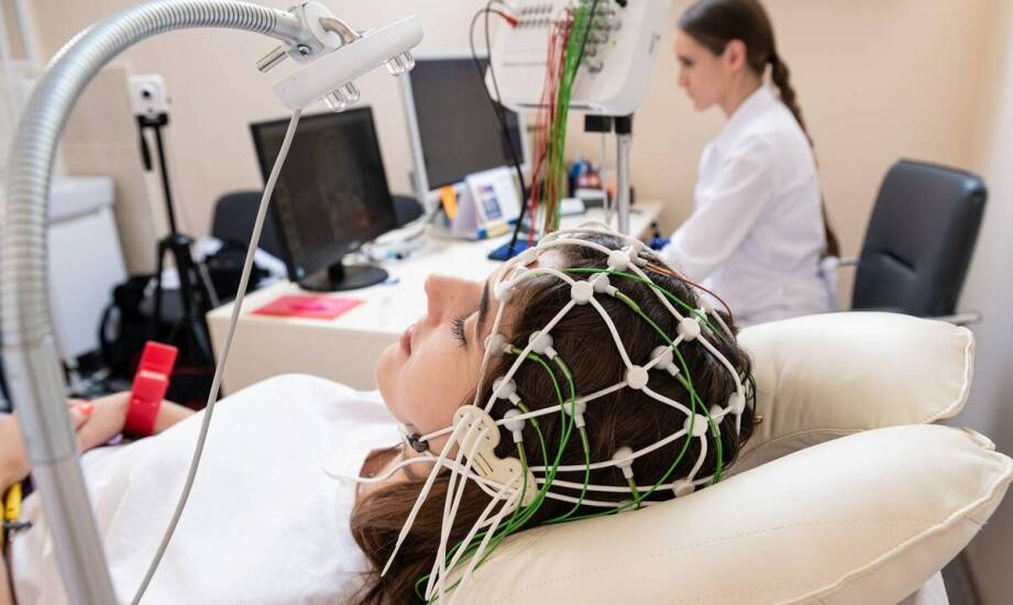 Jakie są wskazania do badania głowy EEG u sportowców?
