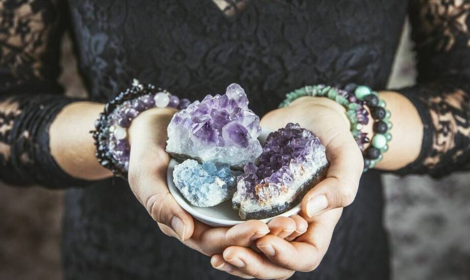 Symbolika ametystu w kulturze i jego znaczenie dla osób spod znaku Skorpiona