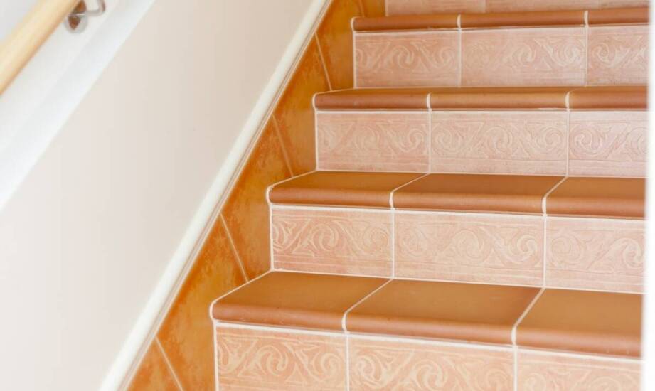 Jak płytki klinkierowe schodowe wpływają na bezpieczeństwo i estetykę?