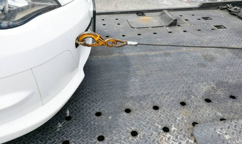 Jak przedni hak wpływa na komfort jazdy w Oplu Zafira B?