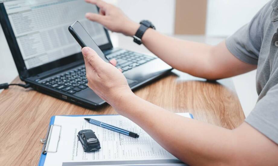 Jakie technologie ułatwiają uczestnictwo w licytacjach aut z USA?