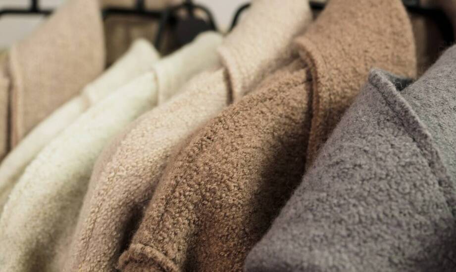 Jakie nowości oferuje linia premium JHK w kontekście odzieży polarowej?