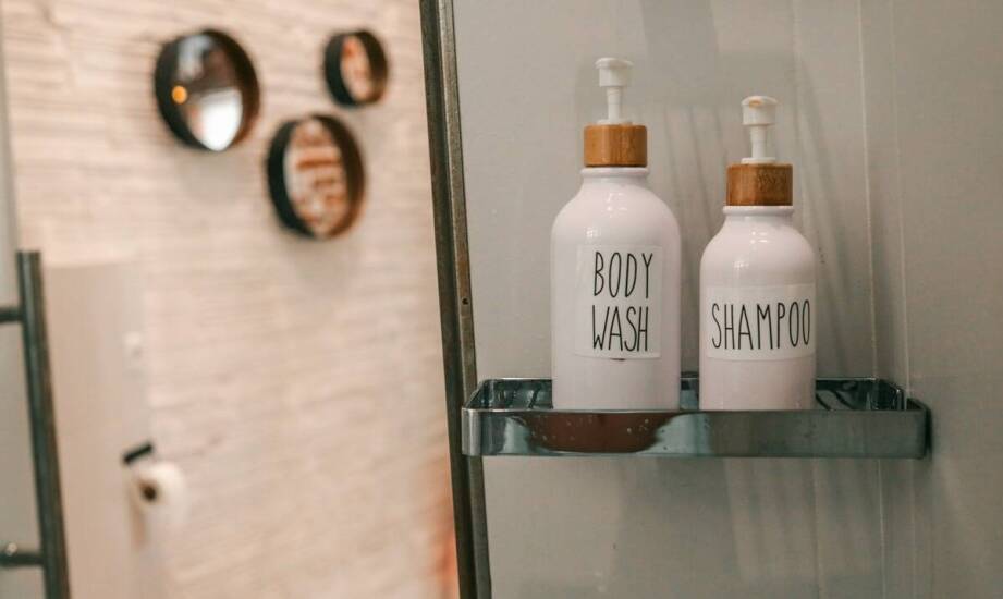 Szampon do kręconych włosów: klucz do pięknych loków i fal