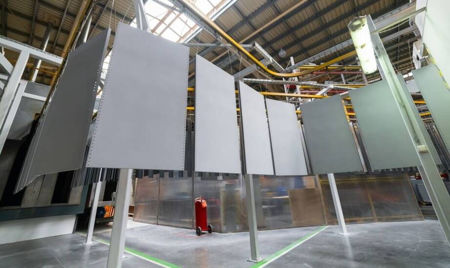 Zastosowanie ochronnych listew na ścianę w różnych branżach przemysłowych