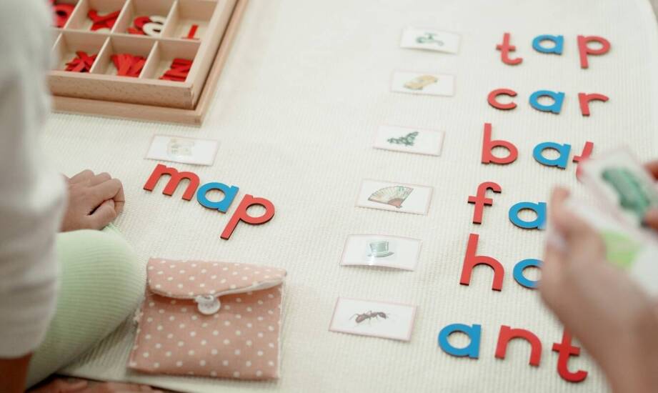 Dlaczego dwustronne maty edukacyjne są korzystne dla dzieci?