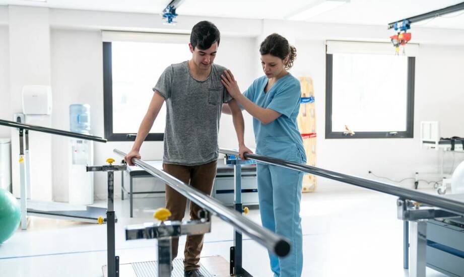 Jakie terapeutyczne metody wspierają leczenie urazów kręgosłupa?