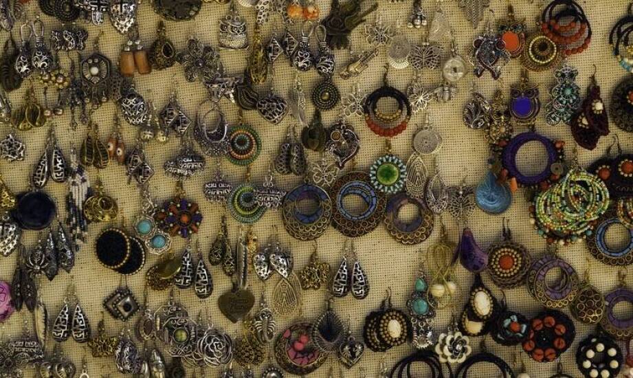 Różnorodność wzorów koralikowej biżuterii: od klasyki po nowoczesność