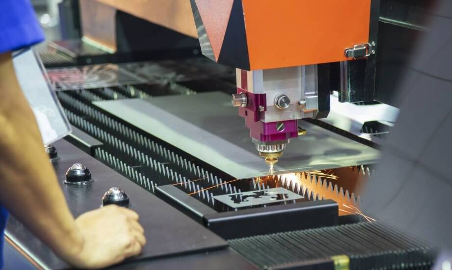 Jak cięcie blachy laserowe umożliwia realizację skomplikowanych projektów