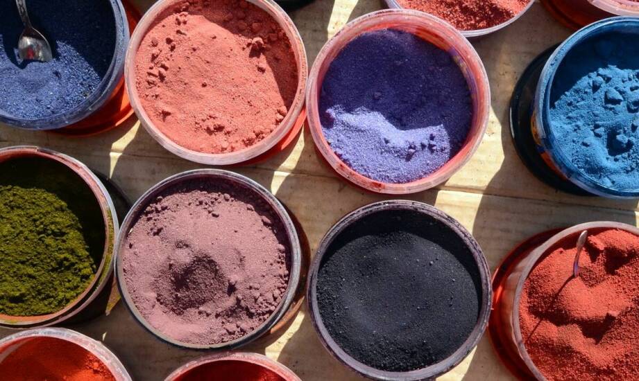 Zastosowanie pigmentów w produkcji barwników do tworzyw sztucznych – nowe możliwości