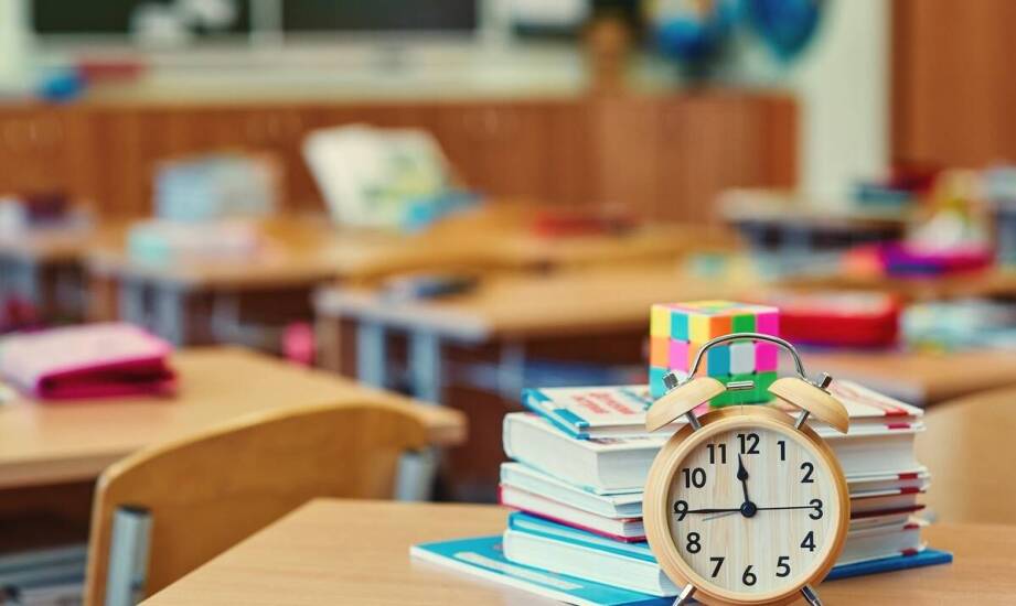 LED zegar na biurko – nowoczesne rozwiązanie dla młodych uczniów