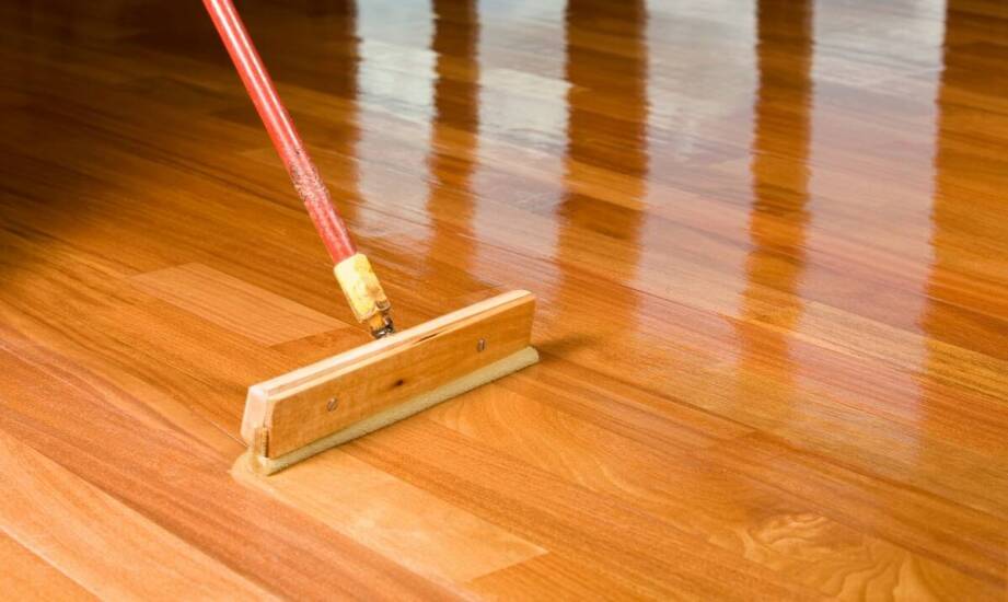 Jakie produkty pielęgnacyjne zalecamy do drewnianych podłóg?