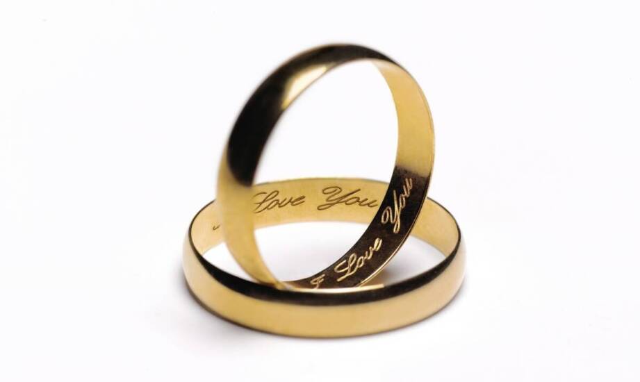 Personalizowane złote sztabki jako wyjątkowy ślubny upominek