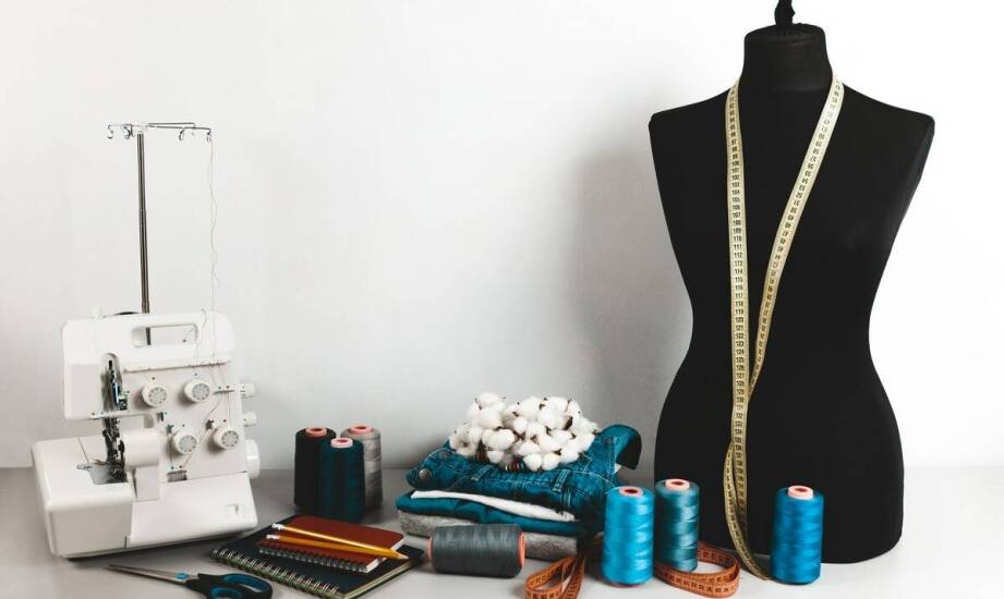 Jakie cechy powinny mieć idealne maszynowe nici dla profesjonalnych krawców?