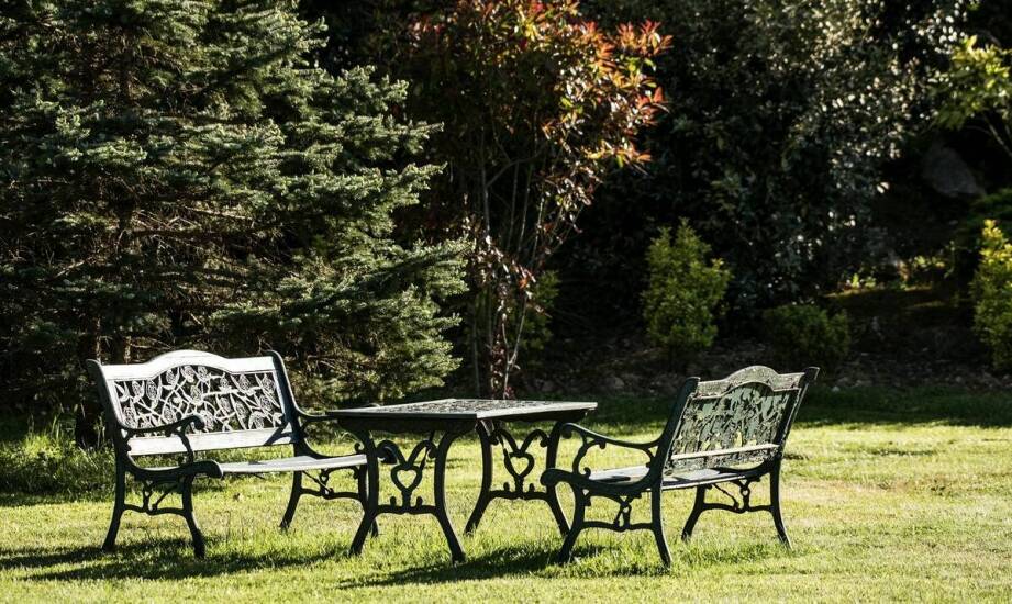 Jakie elementy warto rozważyć przy projektowaniu mebli ogrodowych na zamówienie?