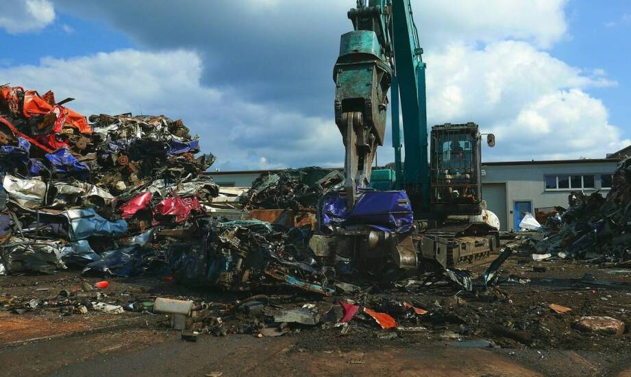 Jakie są zalety współpracy z firmami zajmującymi się recyklingiem pojazdów?