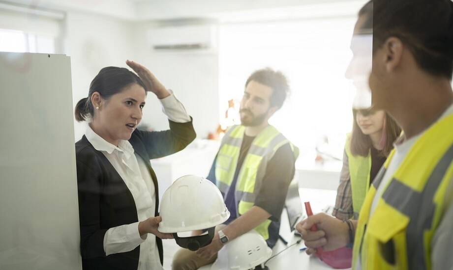 Jakie są korzyści ze szkoleń okresowych BHP dla technicznych pracowników?