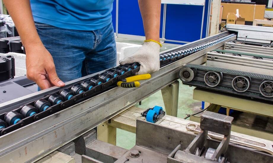 Jakie elementy obejmuje kompleksowy serwis transportujących taśm?