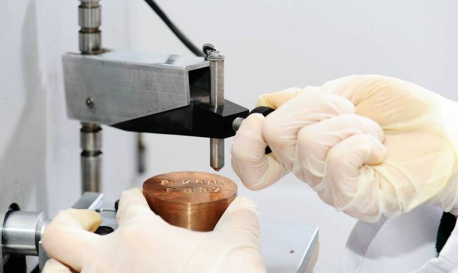 Znaczenie badań materiałów dla zapewnienia jakości produkcji.