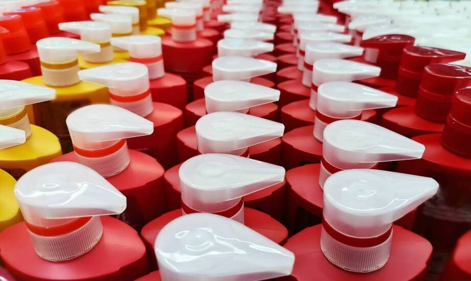 W jaki sposób dostosowanie kształtu butelek może zwiększyć sprzedaż produktów?