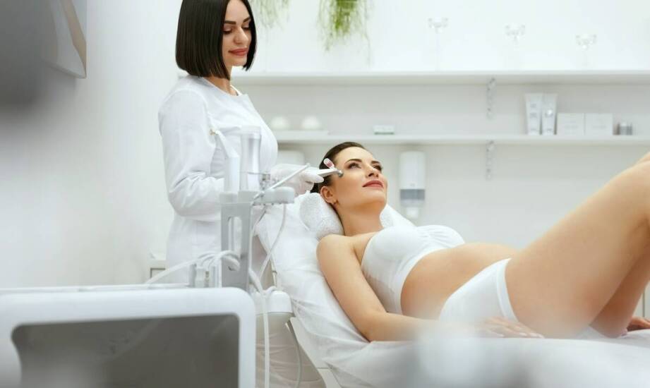 Jakie zabiegi na twarz oferuje estetyczna medycyna?