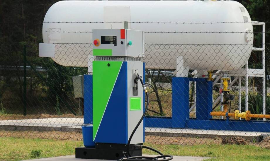 Jakie są aspekty ekologiczne związane z prowadzeniem stacji paliw?